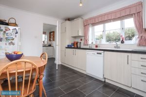 Kitchen/Breakfast Room- click for photo gallery